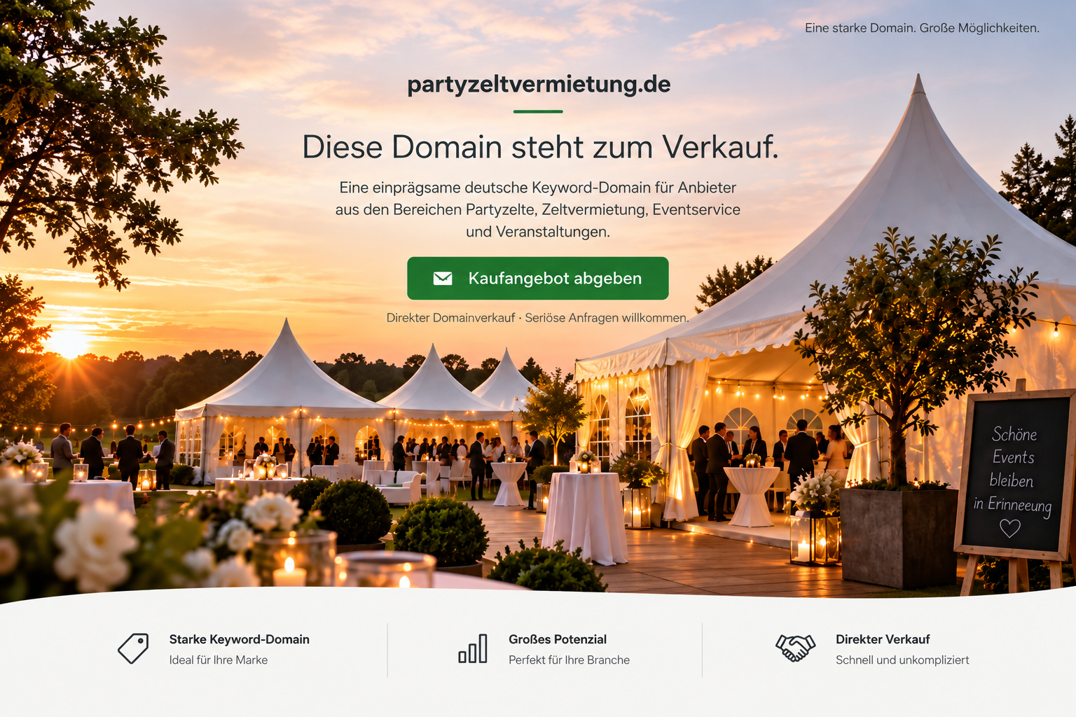Event mit festlich beleuchteten Partyzelten bei Sonnenuntergang. Die Domain partyzeltvermietung.de steht zum Verkauf.